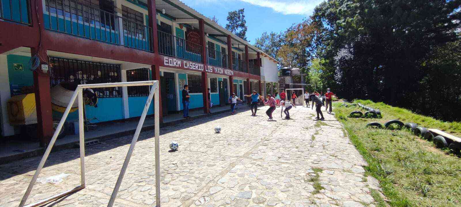 Schule in Los Yaxón Neboyá nach erster Schulerweiterung Schule in Los Yaxón Neboyá nach erster Schulerweiterung