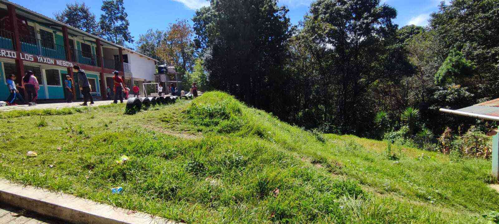 Schule in Los Yaxón Neboyá nach erster Schulerweiterung Schule in Los Yaxón Neboyá nach erster Schulerweiterung